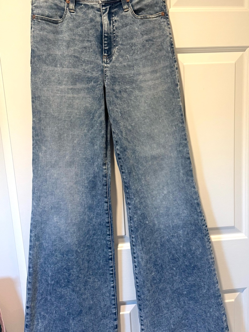 Alice and Olivia acid Wash Rocky Blues Wide Leg flare Women’s Jeans